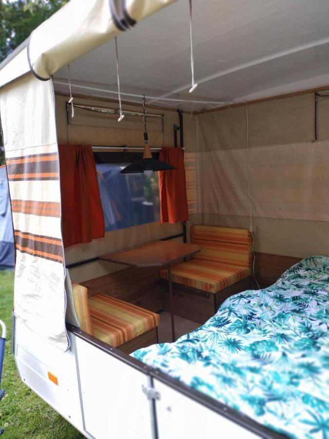 Retro Vouwwagen Hotel Tynaarlo Екстериор снимка
